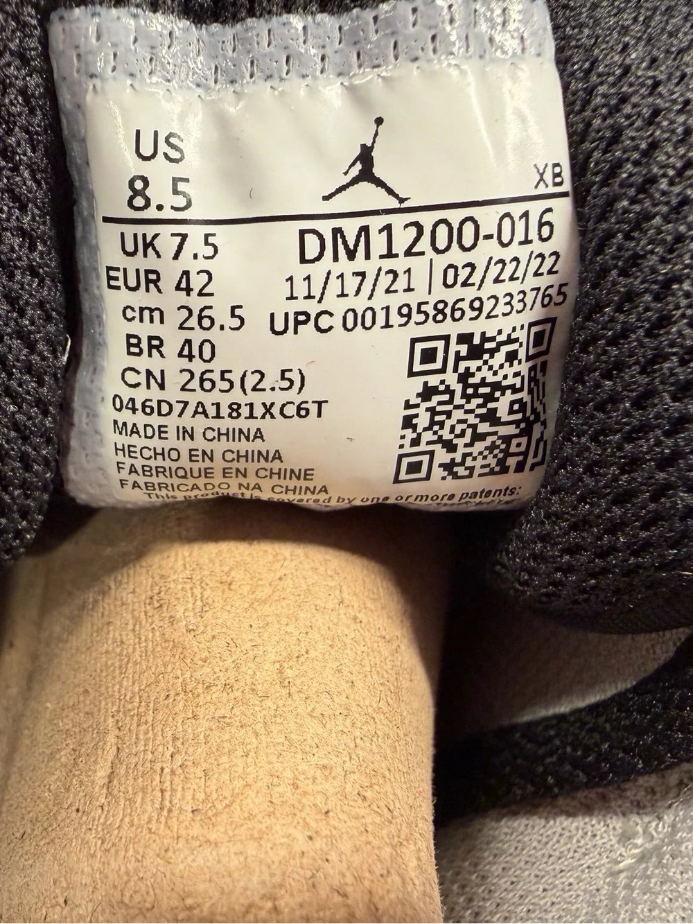 Air Jordan 1 Mid Se Sneakers in Black, Gray and White with Crackle